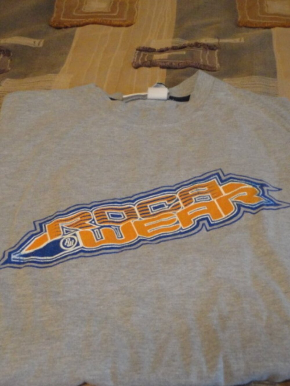 Grey Yellow Blue Rocawear Logo Size XL T-shirt